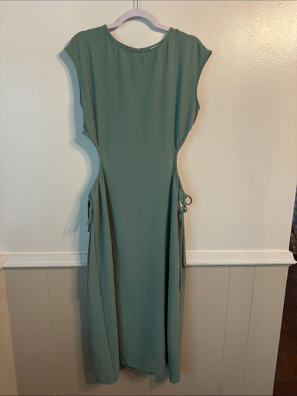 Sadie & Sage Dusty Sage Side Tie Cut Out Maxi Dress Size M
